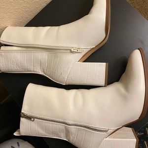 Reegan boots off white